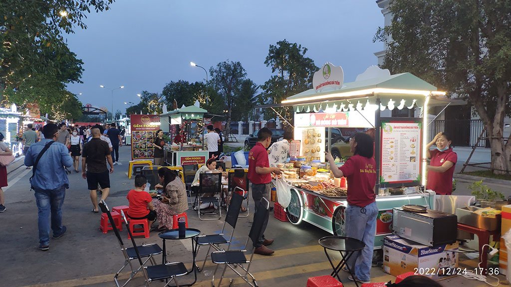 Gian hàng ĂN VẶT BÀ BỐNG BÀ TIÊN - chợ đêm Sài gòn-Grand Park