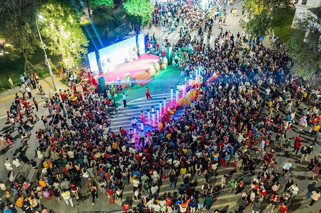 Sân Khấu - chợ đêm Sài gòn-Grand Park